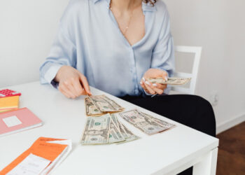 40 Easy side hustles that anyone can do to make extra cash