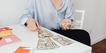 40 Easy side hustles that anyone can do to make extra cash