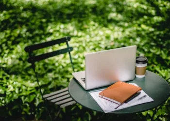 Go Green Banking: A Sustainable Solution for the Environmentally Conscious