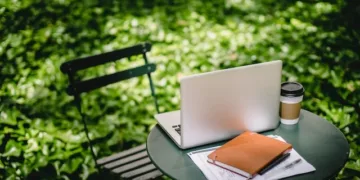 Go Green Banking: A Sustainable Solution for the Environmentally Conscious