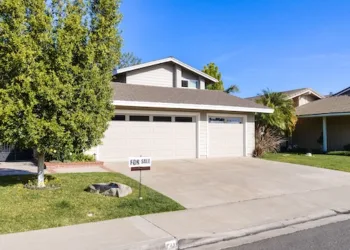 Should You Buy a House Now in 2023 or Wait?